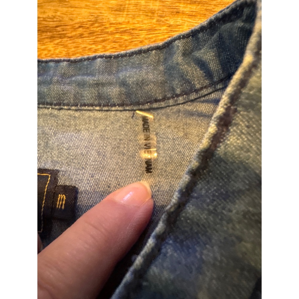 Cavalini Denim Collection Medium Wash Chambray Knit Side Panel Top M - Picture 7 of 12